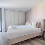 The Locomotive Flat By House And People Апартаменты