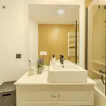 Апартаменты The Locomotive Flat By House And People *
