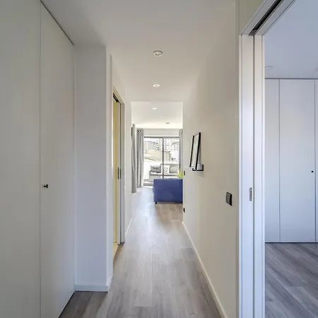 The Locomotive Flat By House And People Appartement
