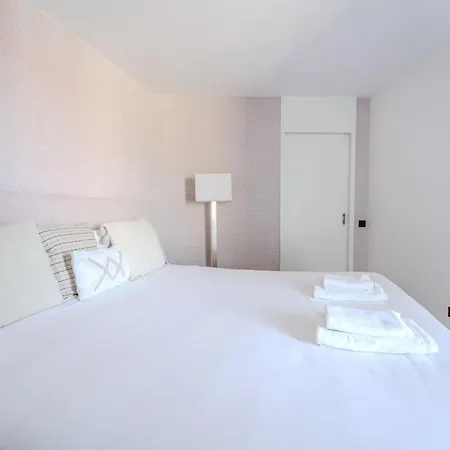 아파트 The Locomotive Flat By House And People 브라가