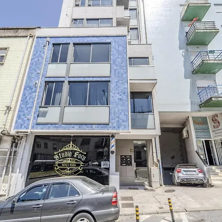 The Locomotive Flat By House And People 아파트 *