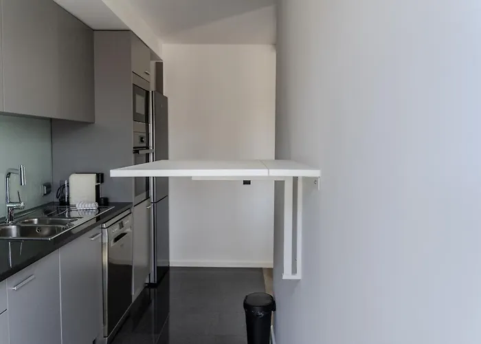 아파트 The Locomotive Flat By House And People