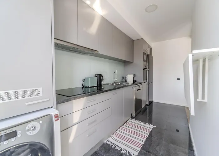 아파트 The Locomotive Flat By House And People