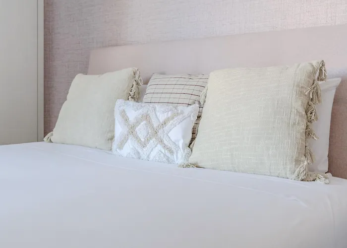 The Locomotive Flat By House And People 아파트 *