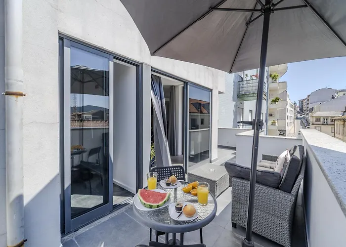 The Locomotive Flat By House And People 아파트