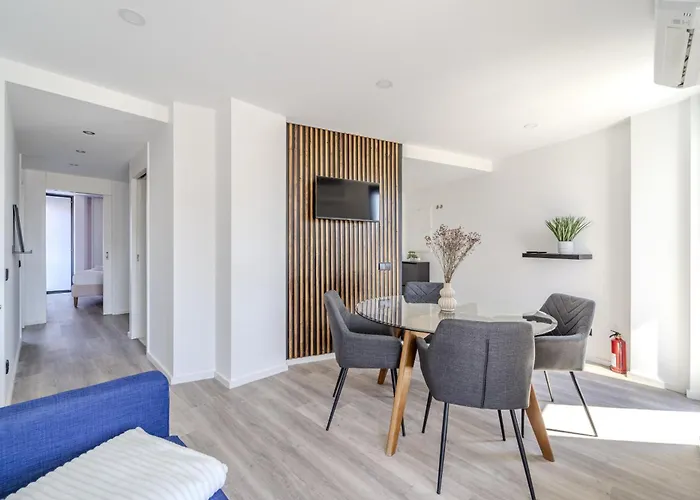 아파트 The Locomotive Flat By House And People