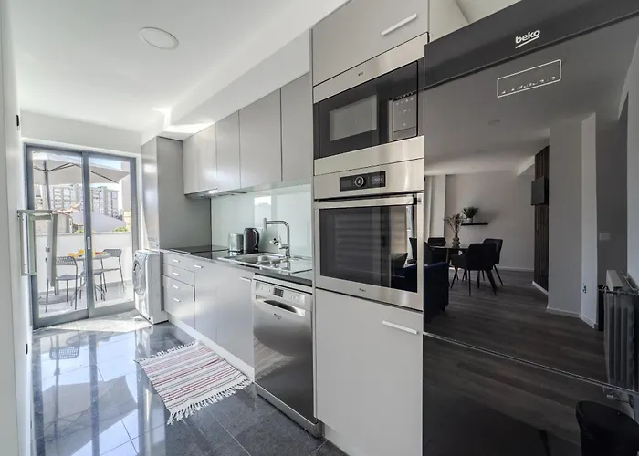 The Locomotive Flat By House And People 아파트